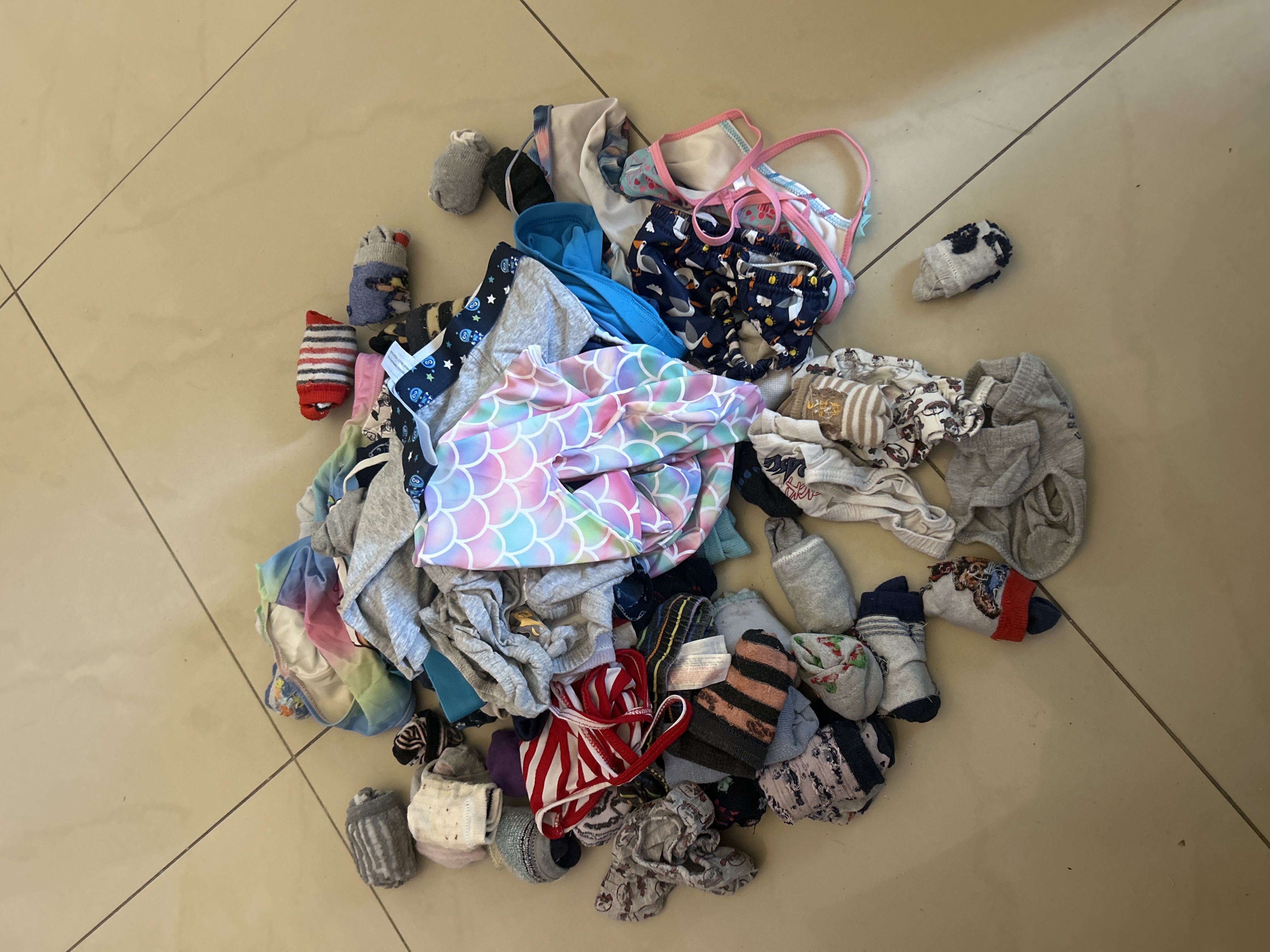 Lot de vêtement intérieures pour fille et garçon 